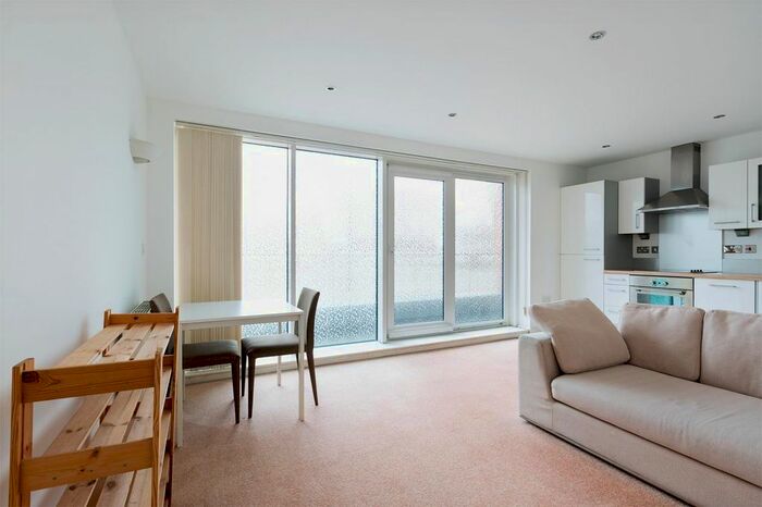 Studio To Rent In Western Gateway, London, E16