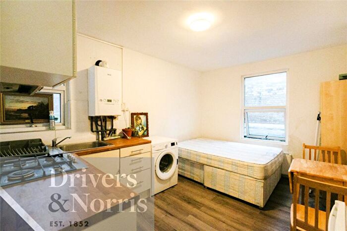 Apartment To Rent In Holloway Road, Archway, London, N19