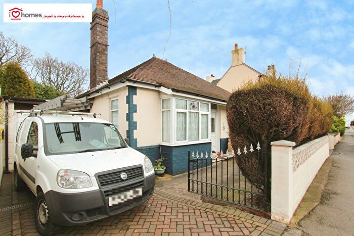 2 Bedroom Bungalow For Sale In Hednesford Road, Brownhills West, Walsall, WS8