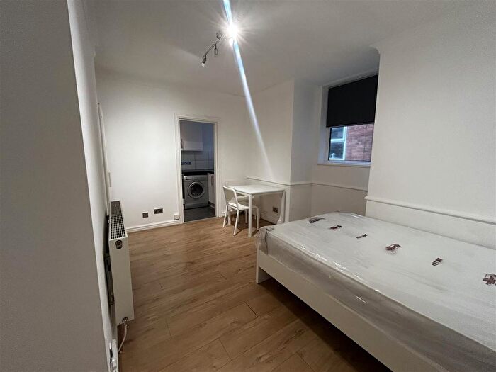 Studio To Rent In Sandy Grove, Salford, M6