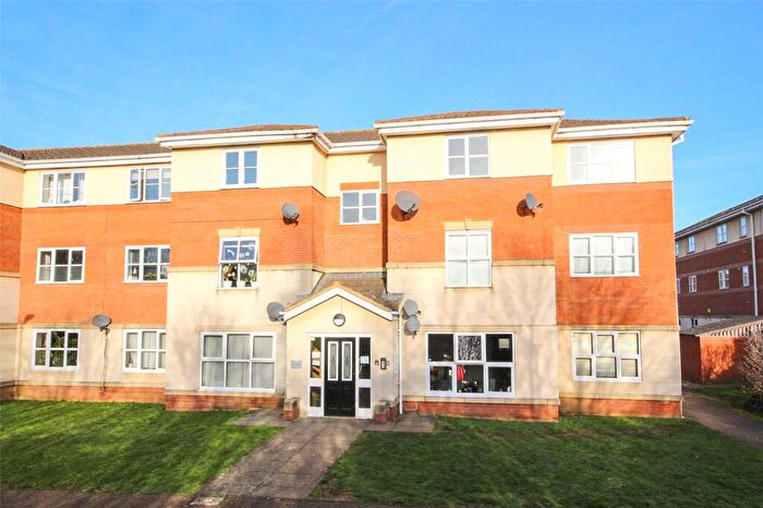 2 Bedroom Apartment For Sale In Gillespie Close, Bedford, Bedfordshire, MK42