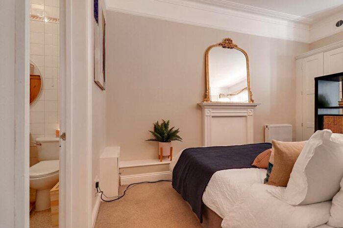 1 Bedroom Apartment For Sale In Heathfield Avenue, Ascot, SL5
