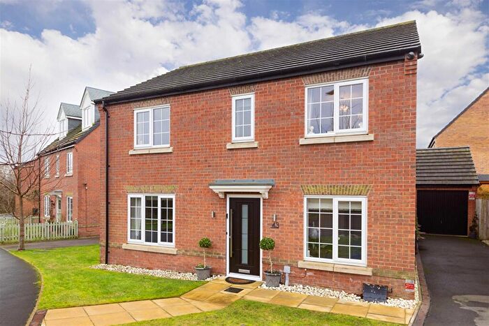 4 Bedroom Detached House For Sale In Oak Drive, Whinmoor, Leeds, LS14