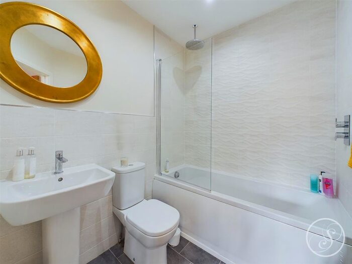 2 Bedroom Terraced House For Sale In Eden Court, Leeds, LS4