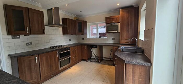 3 Bedroom End Of Terrace House To Rent In Curbar Road, Great Barr, Birmingham, B42