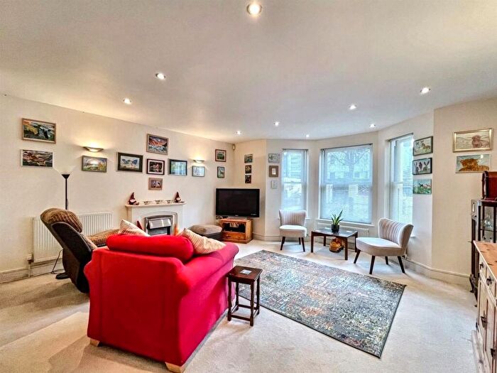 2 Bedroom Flat For Sale In Trinity Trees, Eastbourne, BN21