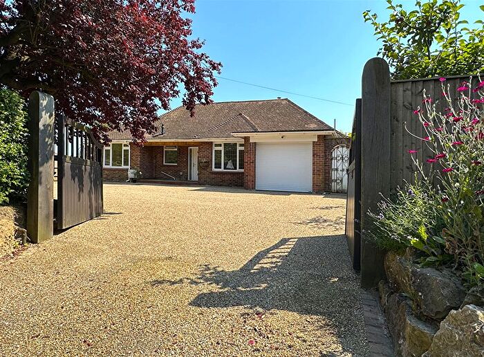 4 Bedroom Bungalow To Rent In Barnhorn Road, Bexhill-On-Sea, TN39