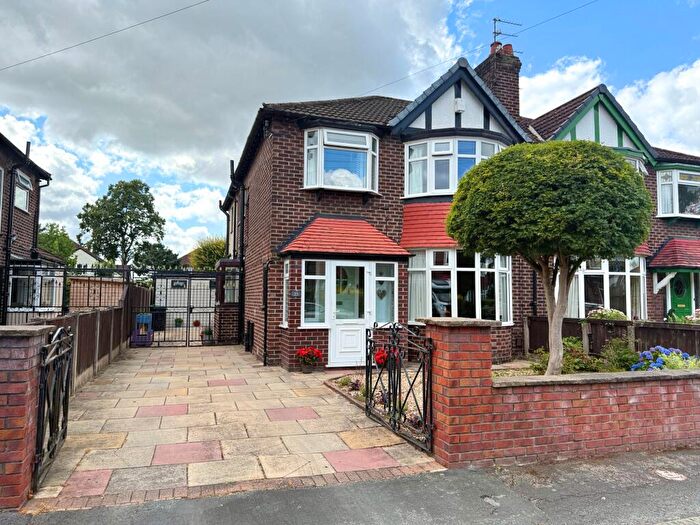 3 Bedroom Semi-Detached House For Sale In Amberley Road, Sale, M33