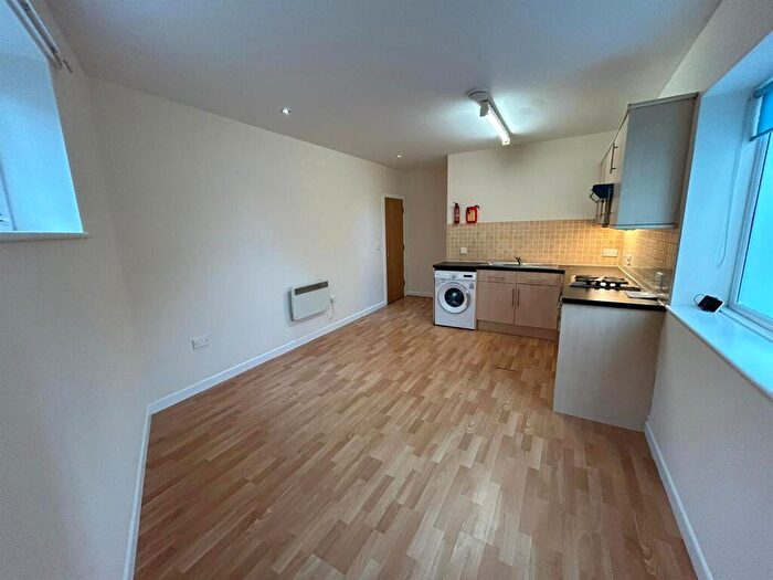 2 Bedroom Flat To Rent In Bedroom Flat With Private Entrance, BH1