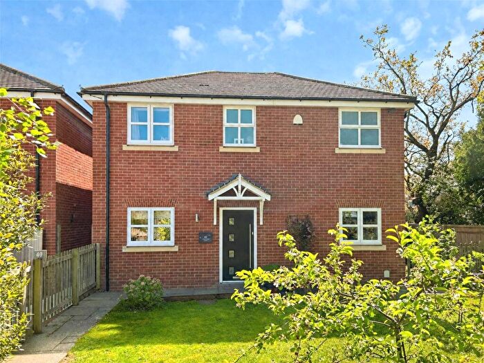 3 Bedroom Detached House For Sale In Clayhill Road, Burghfield Common, Reading, Berkshire, RG7