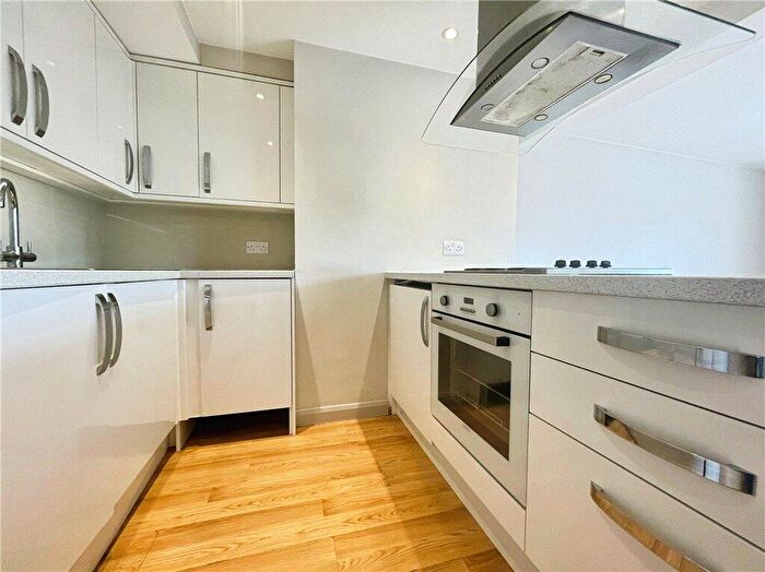 2 Bedroom Apartment To Rent In Queens Road, Weybridge, Surrey, KT13