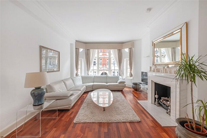 3 Bedroom Flat To Rent In Basil Street, Knightsbridge, SW3