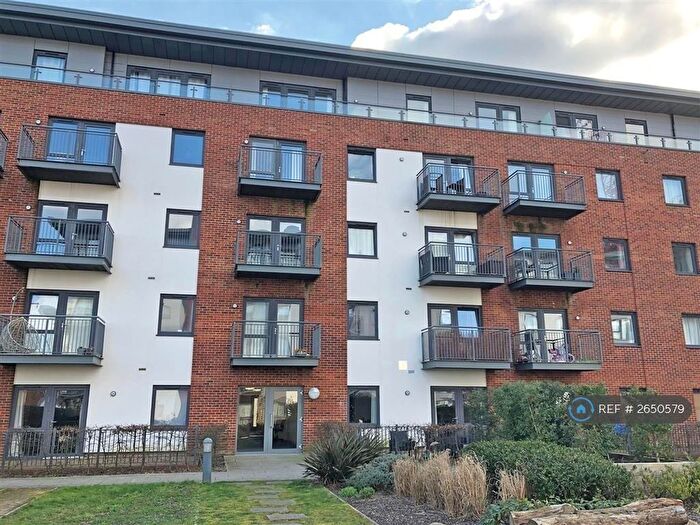 2 Bedroom Flat To Rent In Denyer Walk, Southampton, SO19