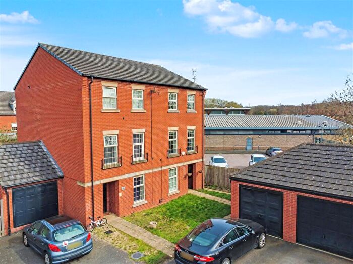 4 Bedroom Town House For Sale In Lido Close, Nottingham, NG6