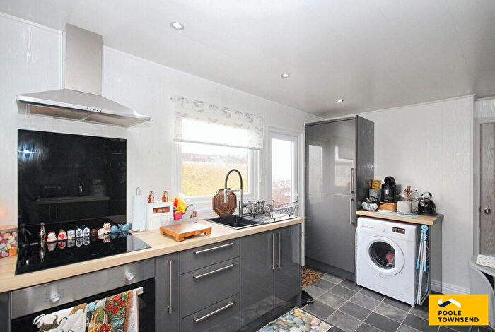 2 Bedroom Chalet For Sale In West Shore Park, Walney, Barrow-in-furness, LA14