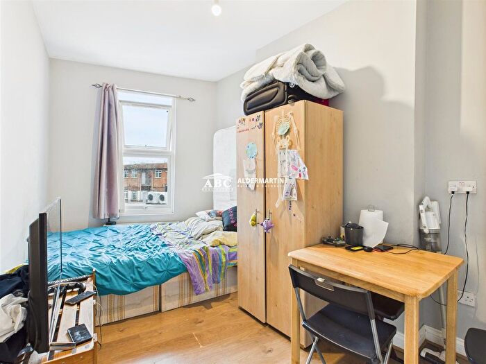 Studio To Rent In Bell Lane, Hendon, NW4