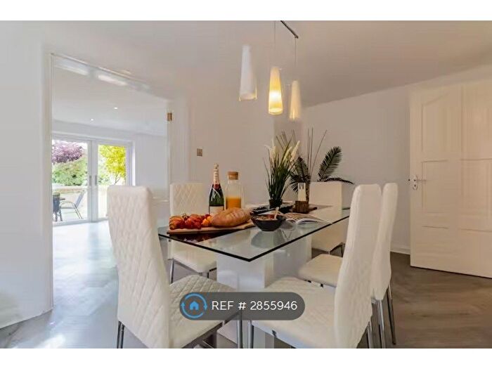4 Bedroom Detached House To Rent In Buckingham Road, Milton Keynes, MK3