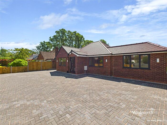 4 Bedroom Bungalow To Rent In Wincroft Road, Caversham, Reading, Berkshire, RG4