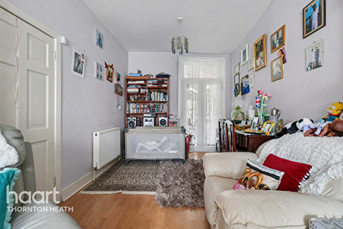 3 Bedroom End Of Terrace House For Sale In Whitehorse Lane, London, SE25
