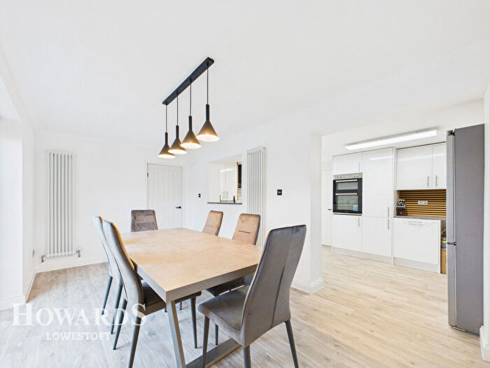 4 Bedroom Semi-Detached House For Sale In Chaukers Crescent, Lowestoft, NR33