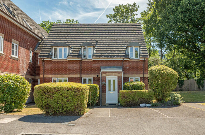2 Bedroom Maisonette For Sale In Hitherhooks Hill, Binfield, Bracknell, Berkshire, RG42
