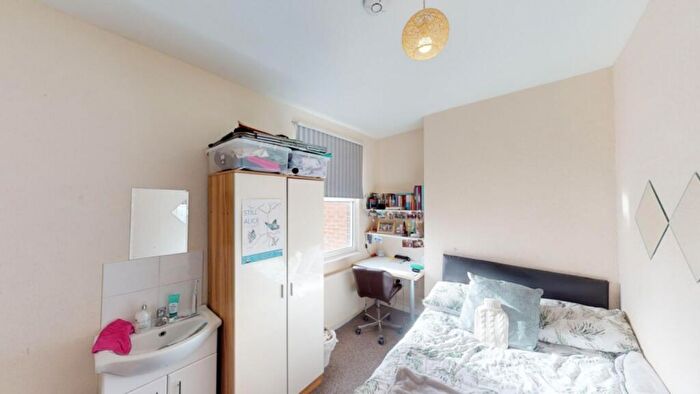 4 Bedroom House To Rent In Park Road, Nottingham, NG7