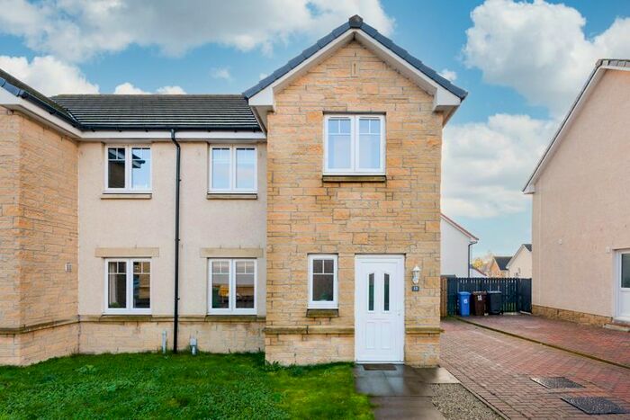 3 Bedroom Semi-Detached House For Sale In North Urquhart Place, Dunfermline, KY12