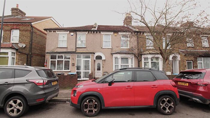 3 Bedroom Terraced House To Rent In Oatlands Road, Enfield, EN3
