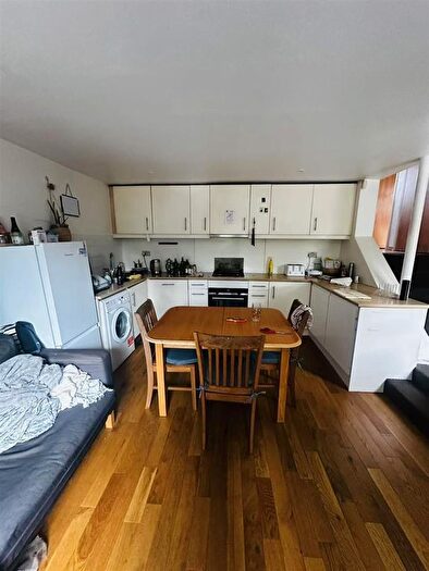 3 Bedroom Flat To Rent In St Saviours Road, Brixton, SW2