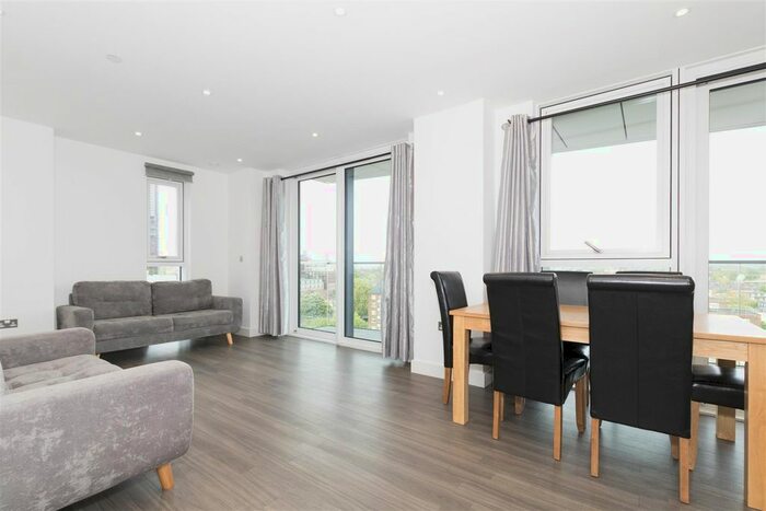2 Bedroom Flat To Rent In Pinto Tower, Hebden Place, Nine Elms, London, SW8