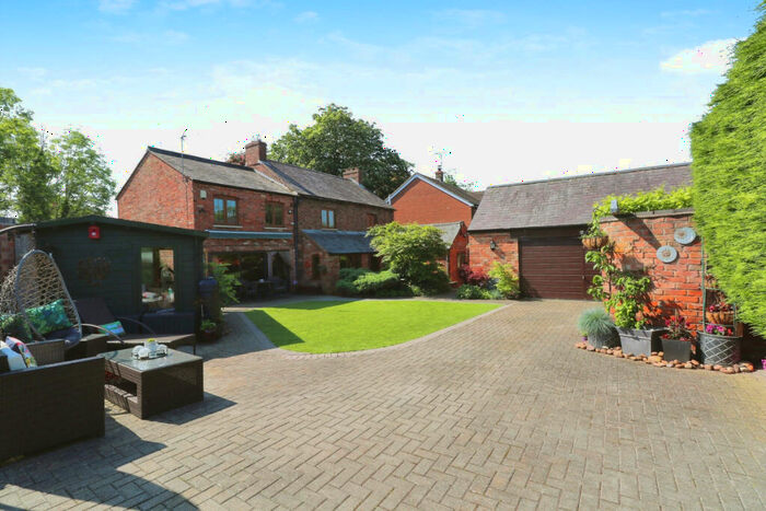 4 Bedroom Detached House For Sale In Main Road, Ansty, CV7