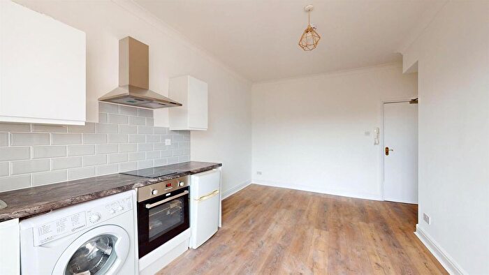 1 Bedroom Flat To Rent In West Cromwell Road, London, SW5
