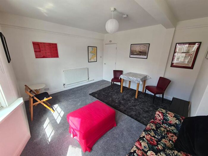 2 Bedroom Flat To Rent In Hotwell Road, Bristol, BS8