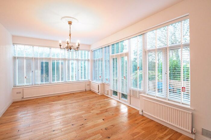 2 Bedroom Flat To Rent In Carlton Road, Godstone, RH9