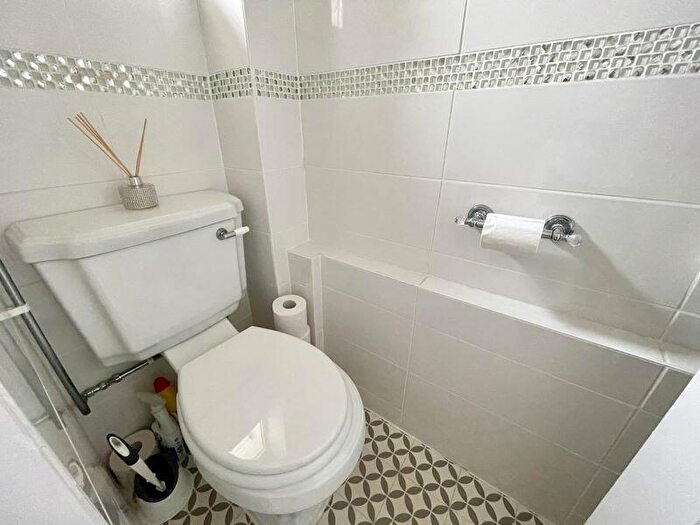 3 Bedroom Terraced House For Sale In Enfield Close, Dunstable, LU5