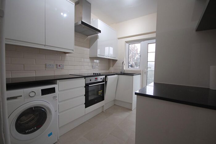 2 Bedroom Flat To Rent In Kew Road, Richmond, TW9