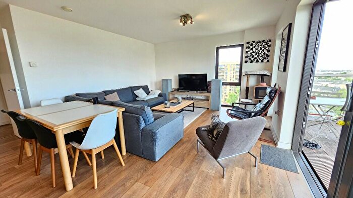 3 Bedroom Flat To Rent In Cotall Street, London, E14