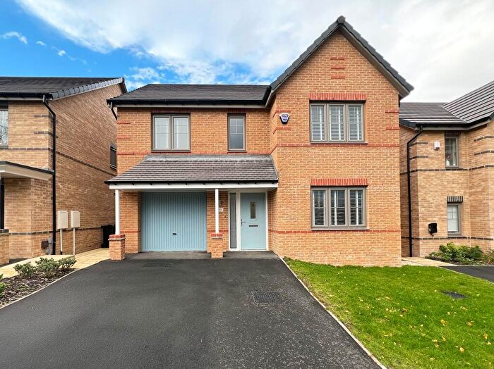 4 Bedroom Detached House For Sale In Redwing Close, Huddersfield, HD4