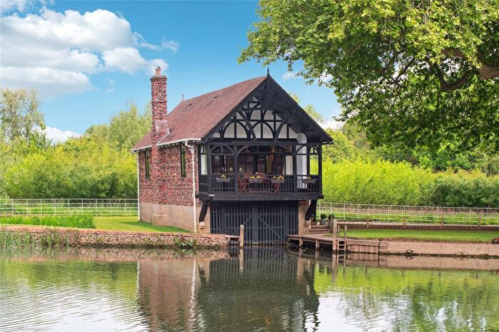 3 Bedroom Detached House For Sale In Wallingford Road, Shillingford, Wallingford, Oxfordshire, OX10