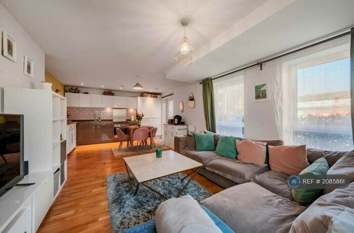 2 Bedroom Flat To Rent In Arla Place, Ruislip, HA4