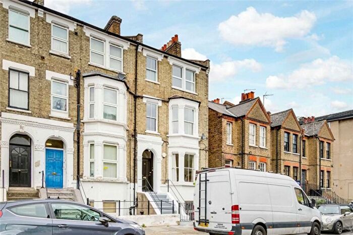 2 Bedroom Flat To Rent In Goodwin Road, Shepherds Bush, W12