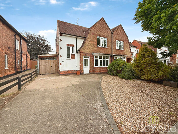 3 Bedroom Semi-Detached House For Sale In Western Avenue, Lincoln, LN6