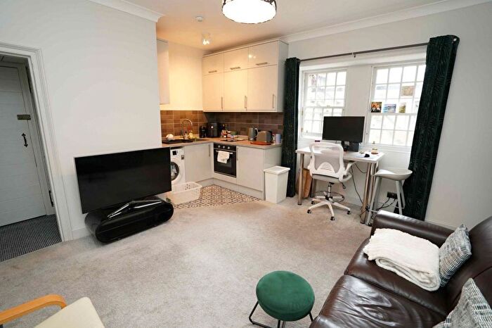 1 Bedroom Flat To Rent In Well Court, Dean Village, Edinburgh, EH4