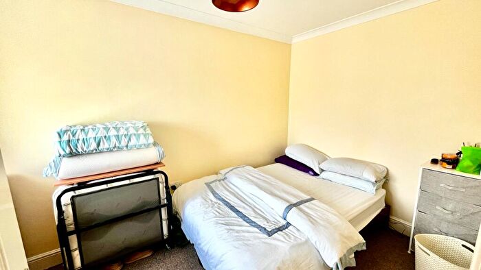 1 Bedroom Flat To Rent In Chessington Road, Epsom, KT19