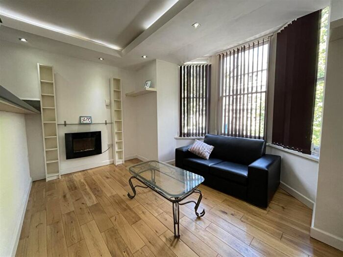 1 Bedroom Apartment To Rent In The Parade, Roath, Cardiff, CF24