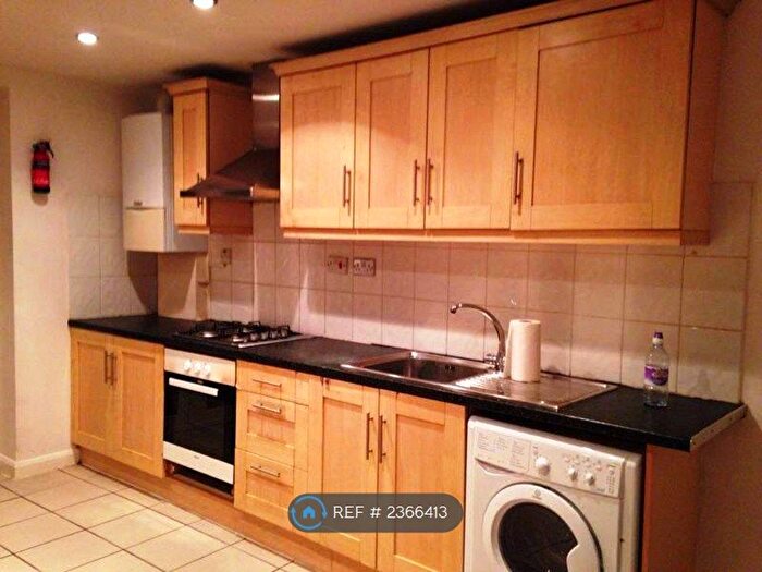 5 Bedroom Flat To Rent In Johnson Street, London, E1