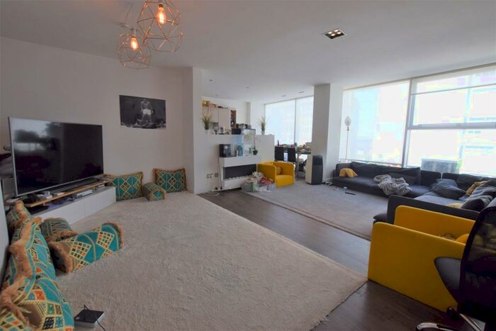 2 Bedroom Apartment To Rent In Beetham Plaza, The Strand, L2