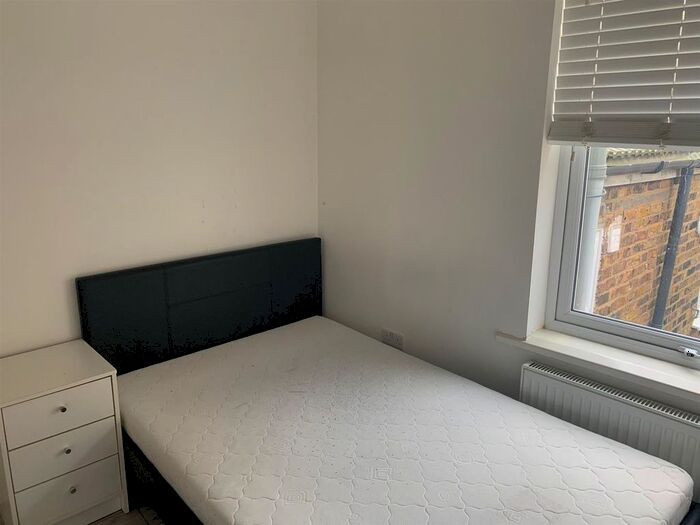 3 Bedroom Flat To Rent In Malvern Road, London, NW6