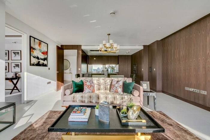 2 Bedroom Apartment To Rent In Sugar Quay, Landmark Place, Tower Bridge, EC3R