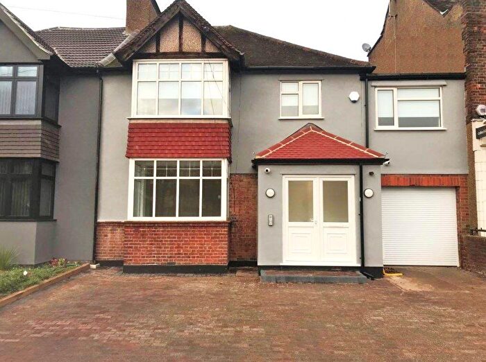 4 Bedroom Flat To Rent In College Hill Road, Harrow Weald, HA3